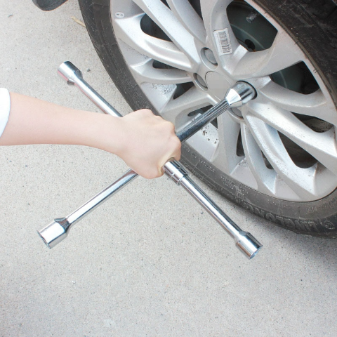 Folding Key for Wheel Nuts – Compact and Practical 