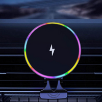 車の電話サポート – ワイヤレス充電とLED照明 